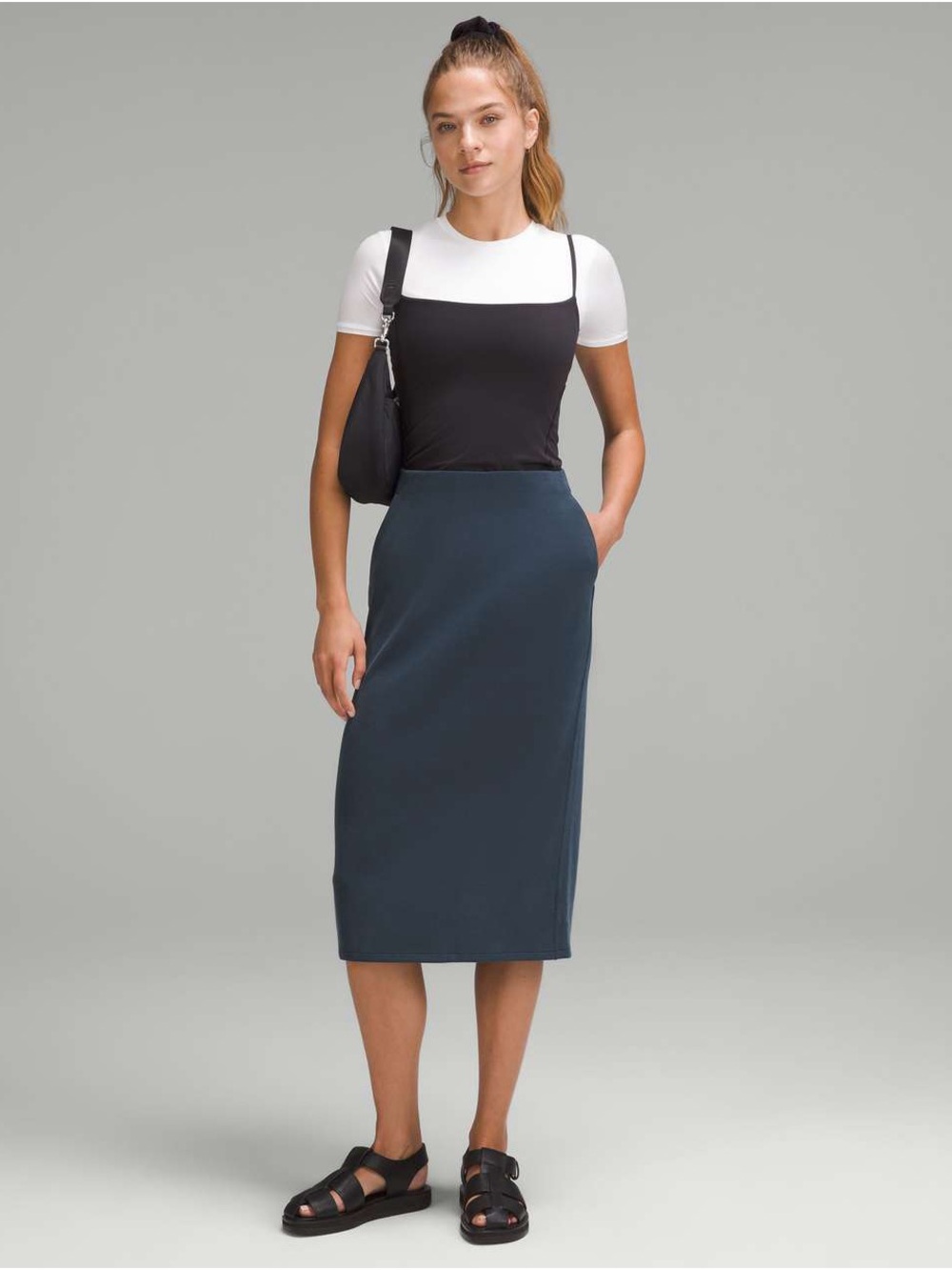 Lululemon Softstreme High-Rise Midi Skirt Size 4
True Navy